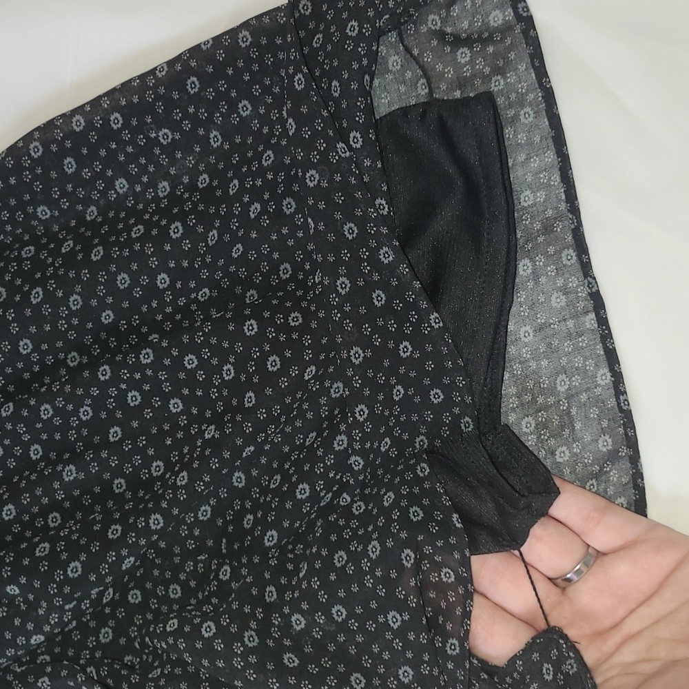 [NWT] Old Navy Ditsy Floral Black & Grey Tiered Mini Skirt - Fully Lined (Small) - Picture 15 of 16